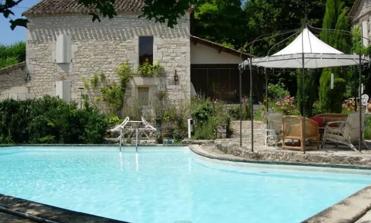 Montaigu-de-Quercy House | Homerez - Home in Montaigu-de-Quercy