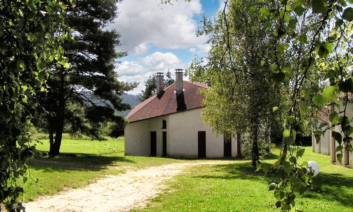 La Chapelle-Geneste House | Homerez - House La Chapelle-Geneste