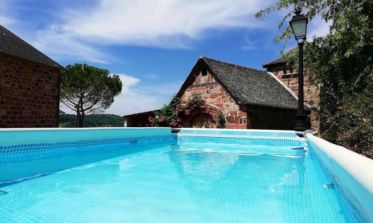 Nauviale House | Homerez - House for 4 ppl. with shared pool, garden and terrace at Nauviale
