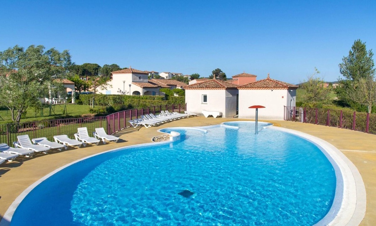 Homps House | Homerez - House for 6 ppl. with shared pool, garden and terrace at Homps