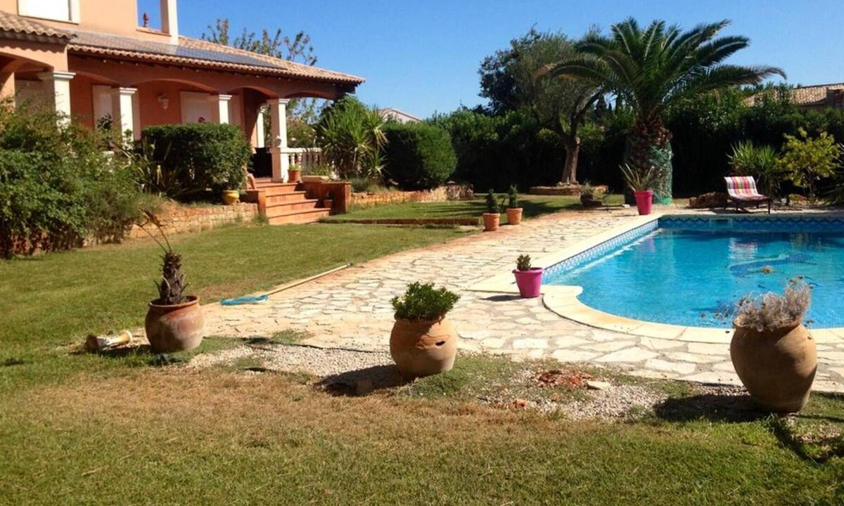 Paulhan House | Homerez - House for 8 ppl. with swimming-pool, garden and terrace at Paulhan