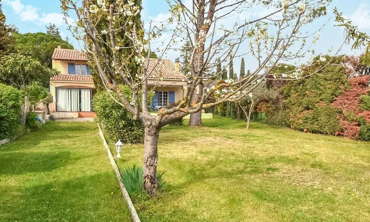 Loriol-du-Comtat House | Homerez - House in Loriol-du-Comtat, garden
