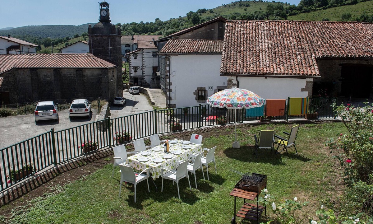 Baraibar House | Homerez - House in Baráibar, mountain view