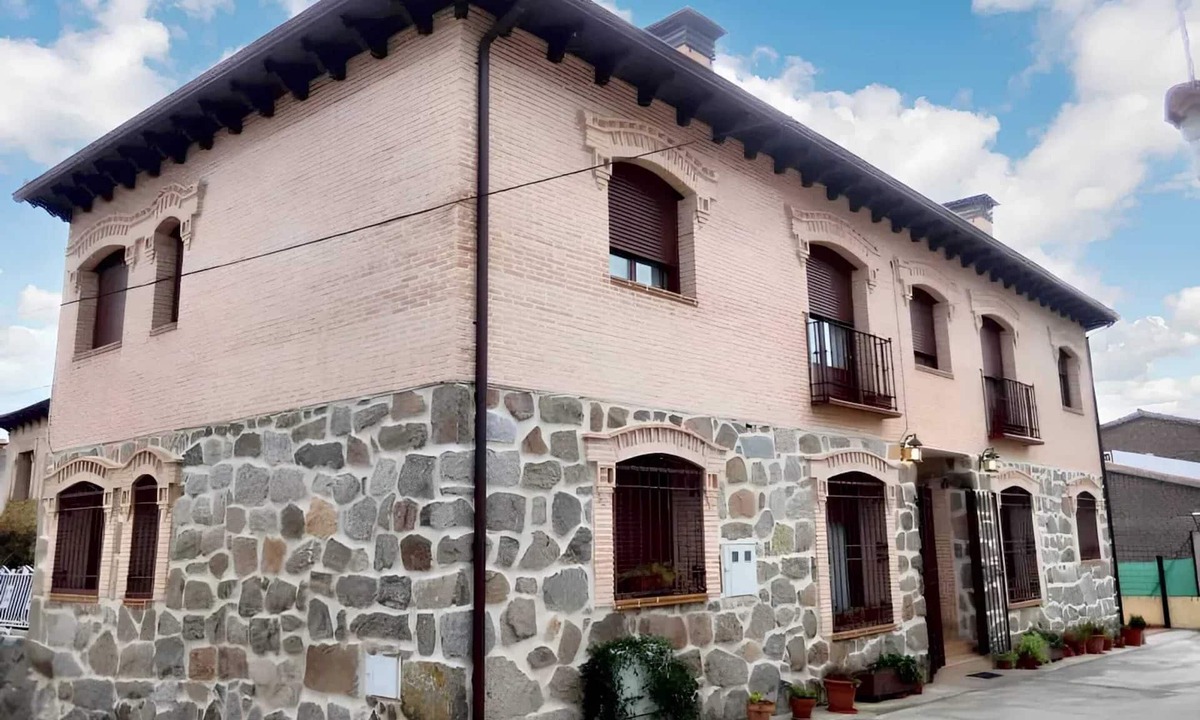 Cenicientos House | Homerez - House in Cenicientos