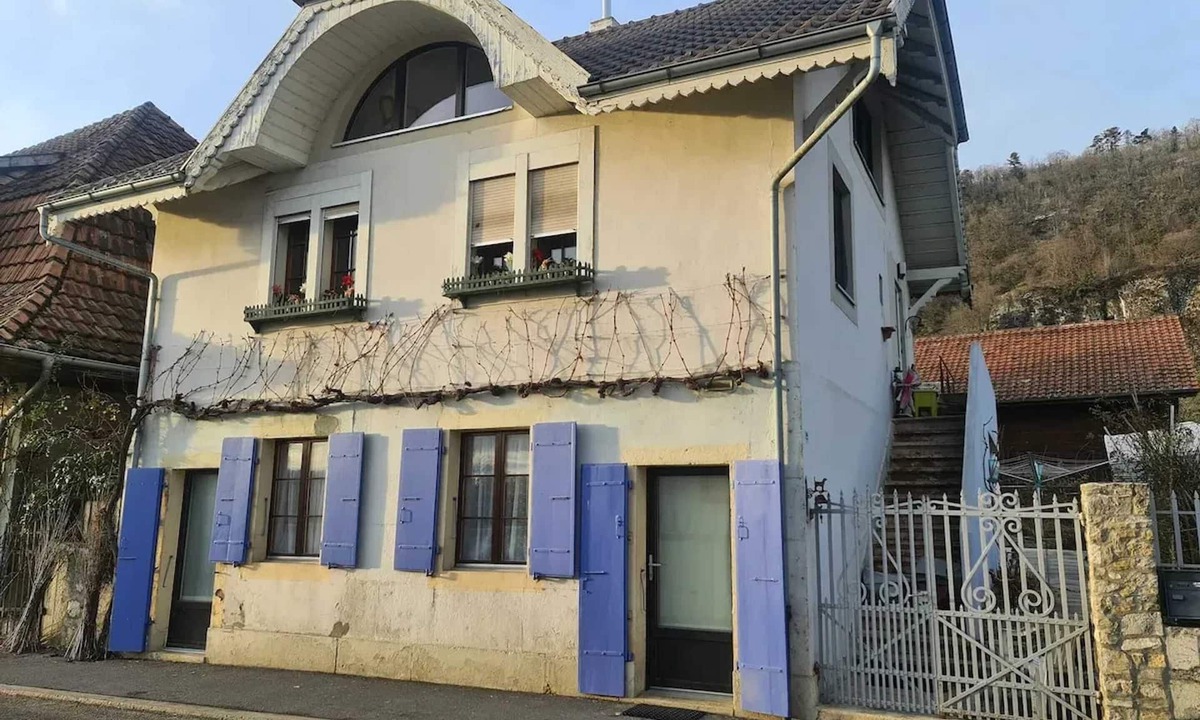 La Neuveville House | Homerez - House in La Neuveville
