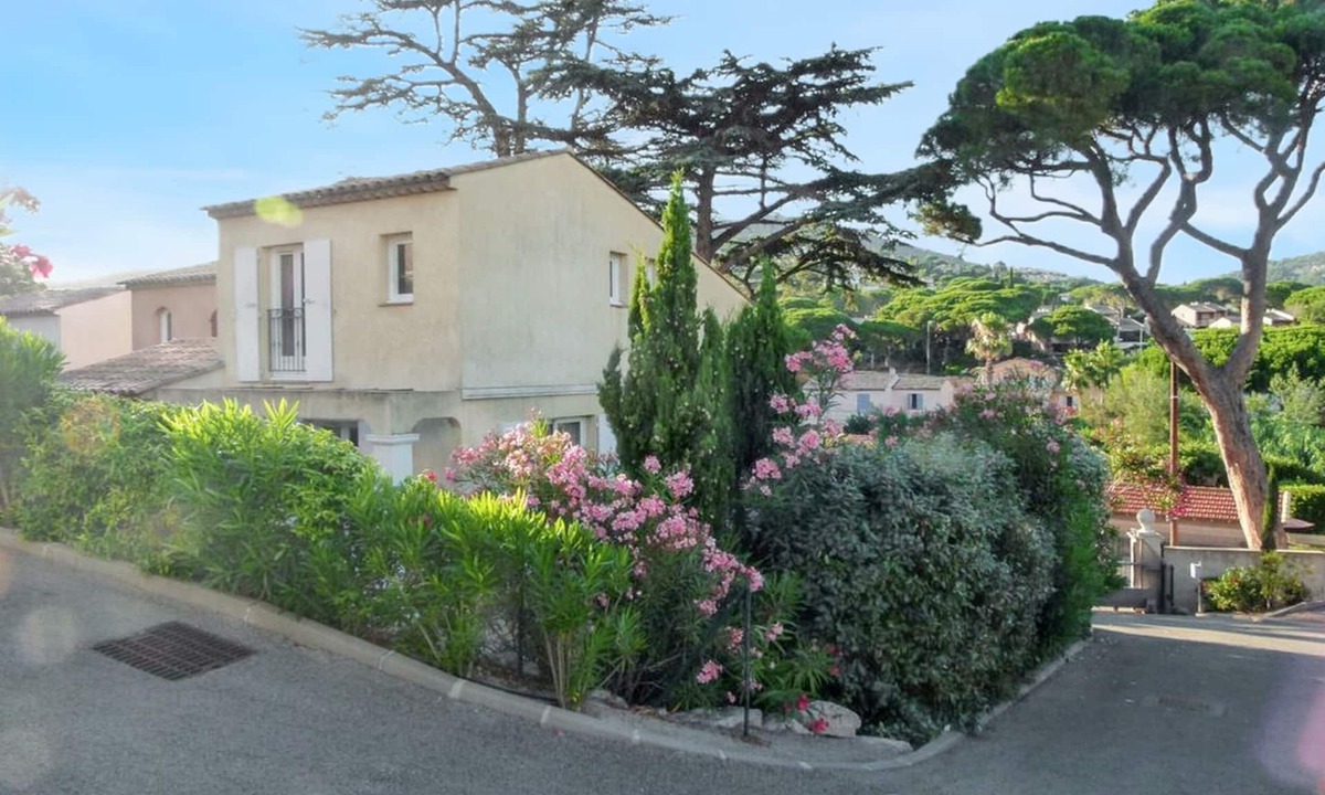 Plage de la Garonnette House | Homerez - House in Sainte-Maxime