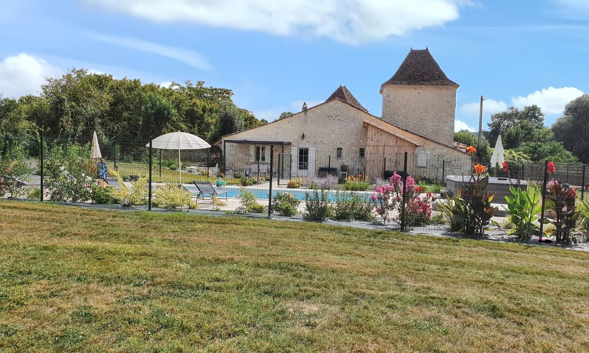 Thenac House | Homerez - House in Monestier, private pool