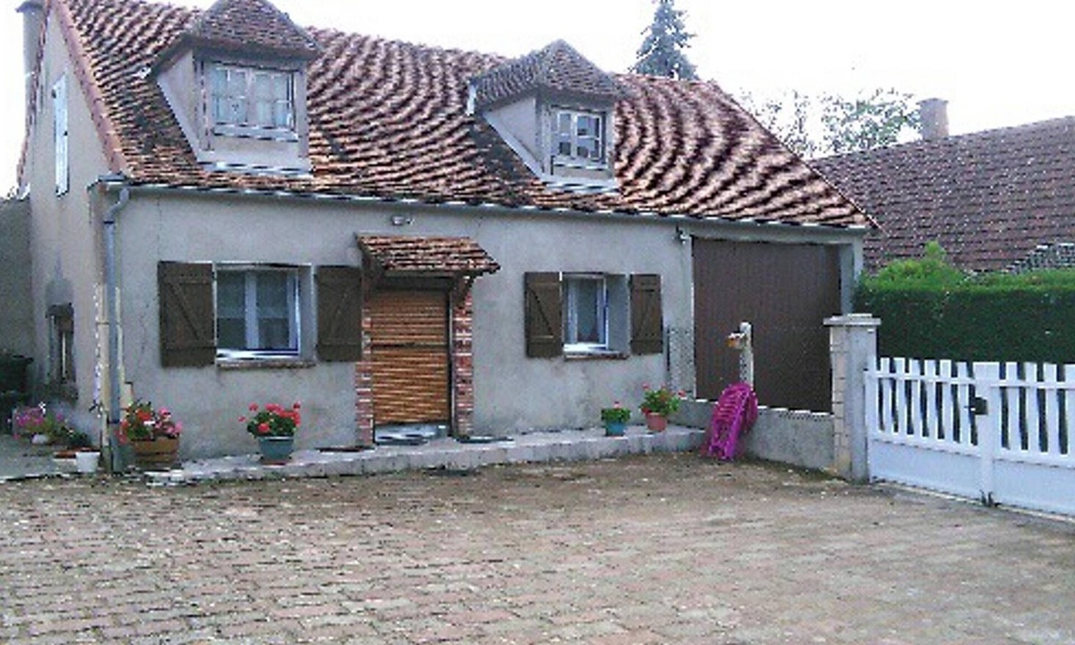 Loire - Vignobles et Nohain House | Homerez - House Saint-Père, fireplace