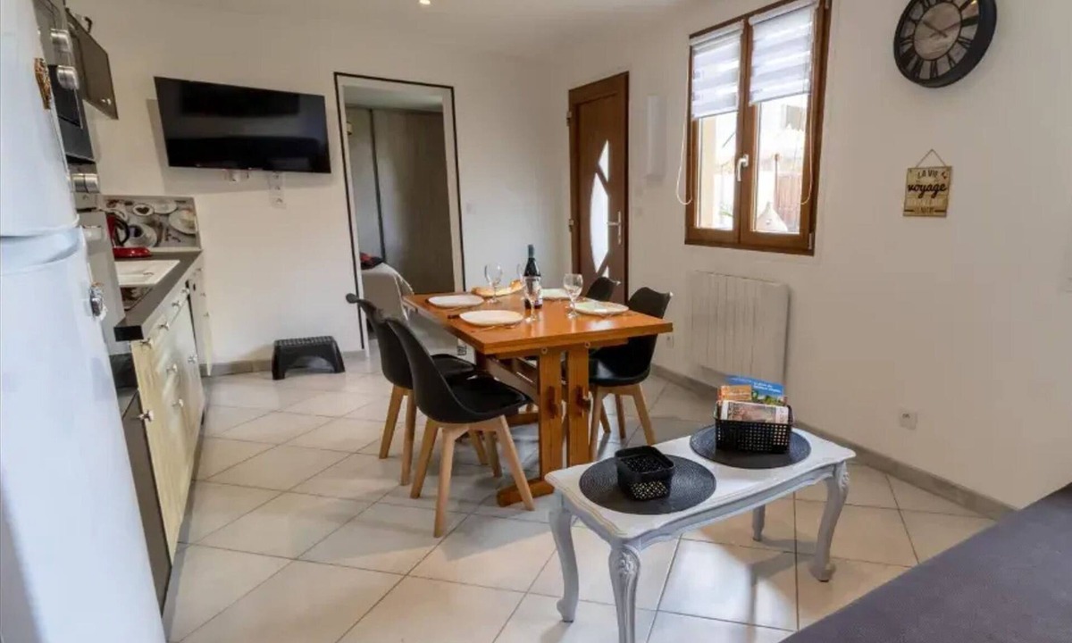 L'Aiguillon House | Homerez - House with private entrance in Aiguillon