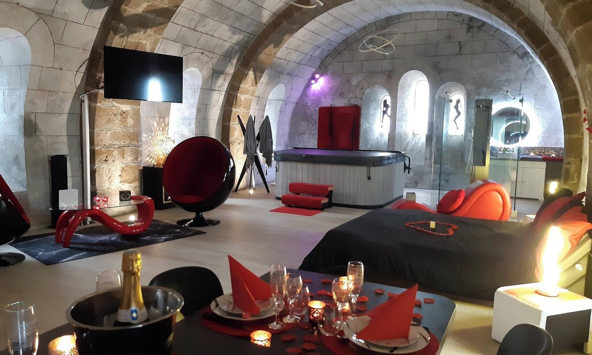 Ambrieres-les-Vallees Apartment | Homerez - Luxury Studio Ambrières