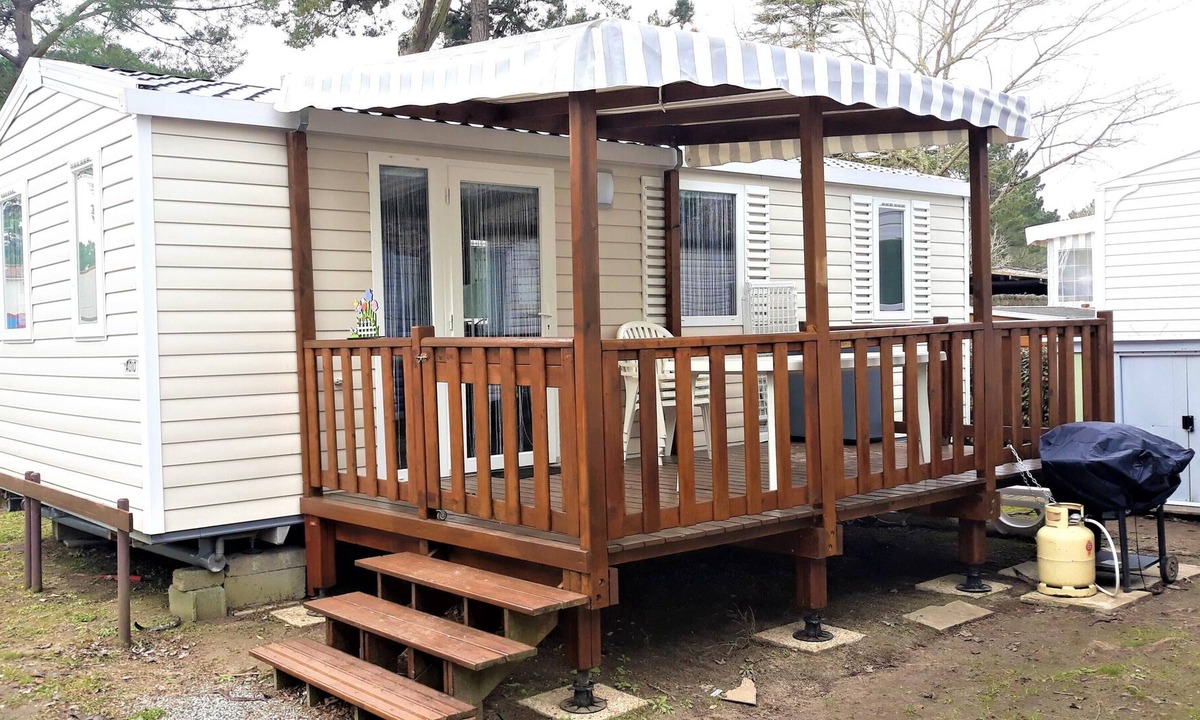 Saint-Jean-de-Monts House | Homerez - Nice bungalow 1 km away from the beach for 4 ppl. with shared pool