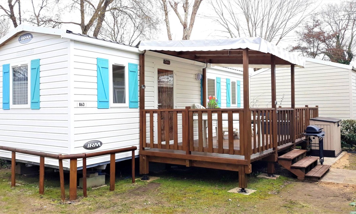 Saint-Jean-de-Monts House | Homerez - Nice bungalow for 4 ppl. with shared pool at Saint-Jean-de-Monts