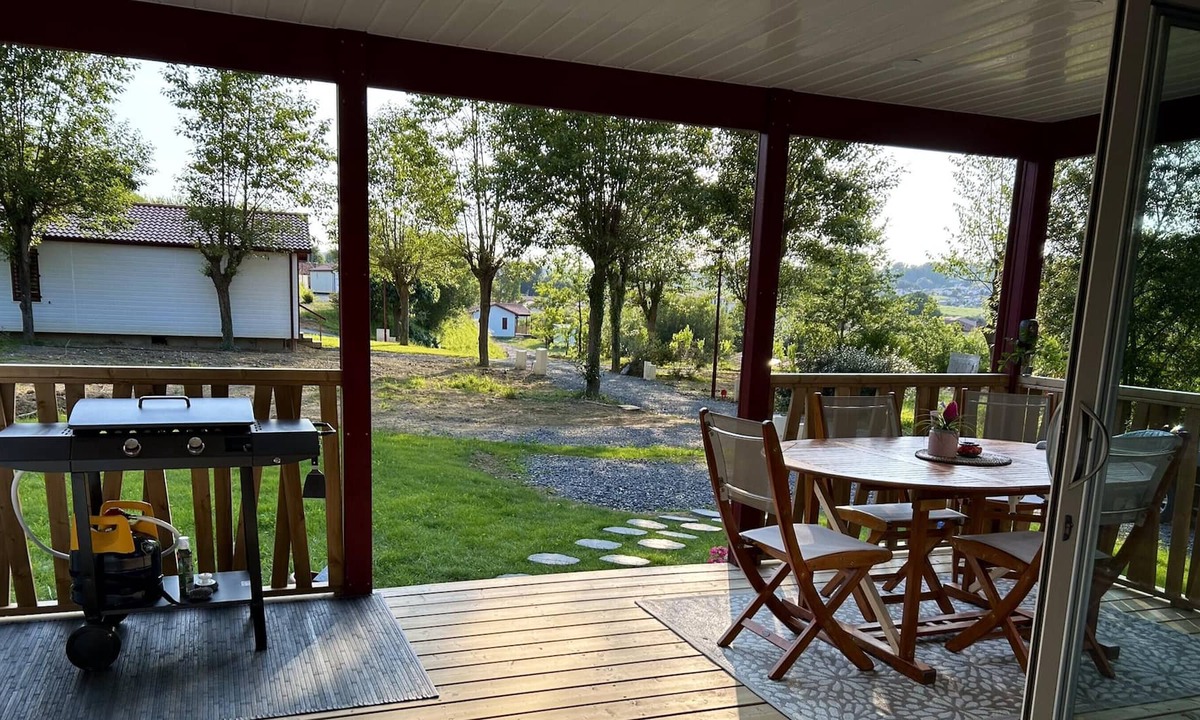 Hasparren Ski Chalet | Homerez - Nice chalet for 6 ppl. with shared pool, jacuzzi and spa at Hasparren