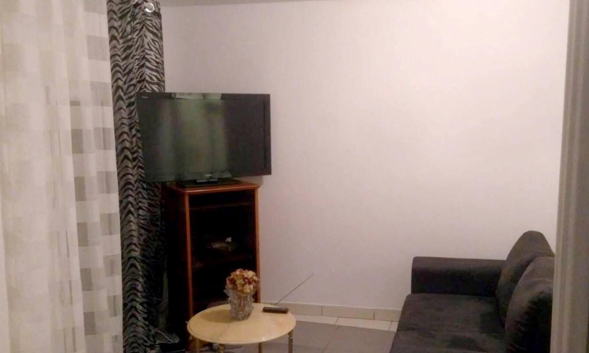 Montgeron House | Homerez - Nice house for 2 ppl. with terrace at Montgeron