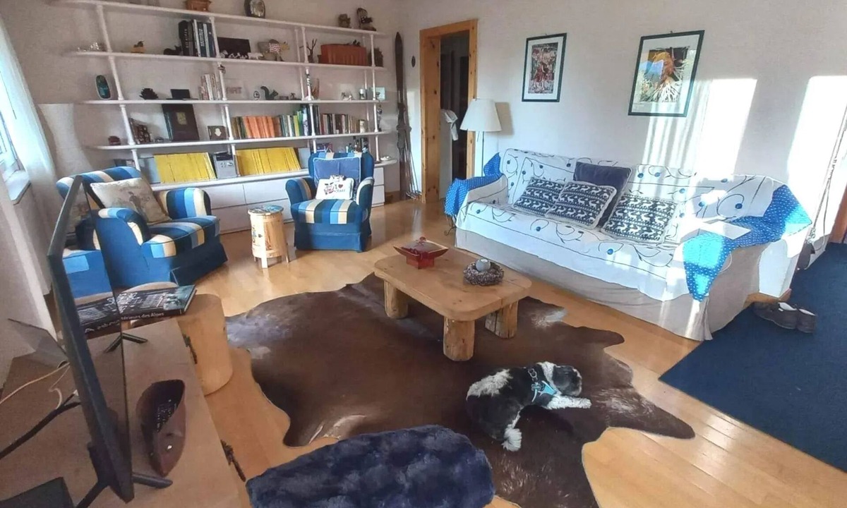 Noes Apartment | Homerez - Spacious Apartment in Lens with Mountain View