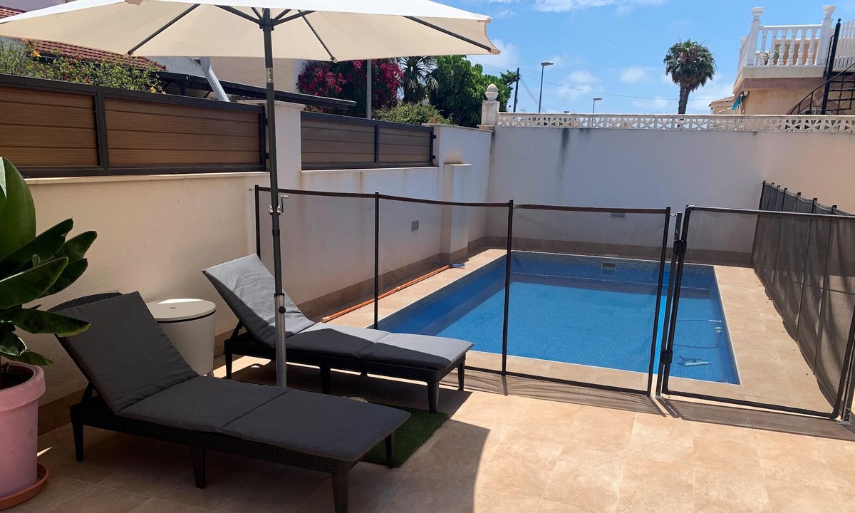 Mil Palmeras House | Homerez - Spacious house 1 km away from the beach for 6 ppl. with swimming-pool