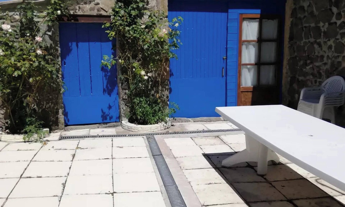 Gourdon House | Homerez - Spacious House with Pool in Saint-Priest