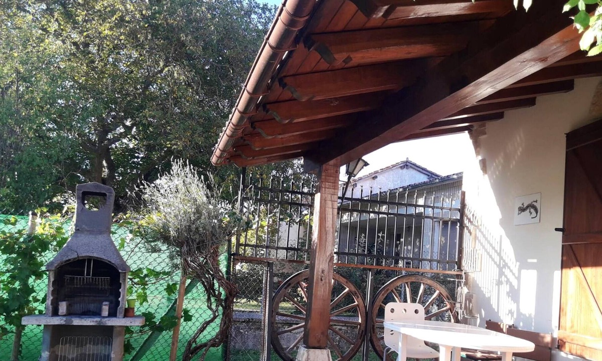 San Millan House | Homerez - Spacious house for 8 ppl. with garden at Munain
