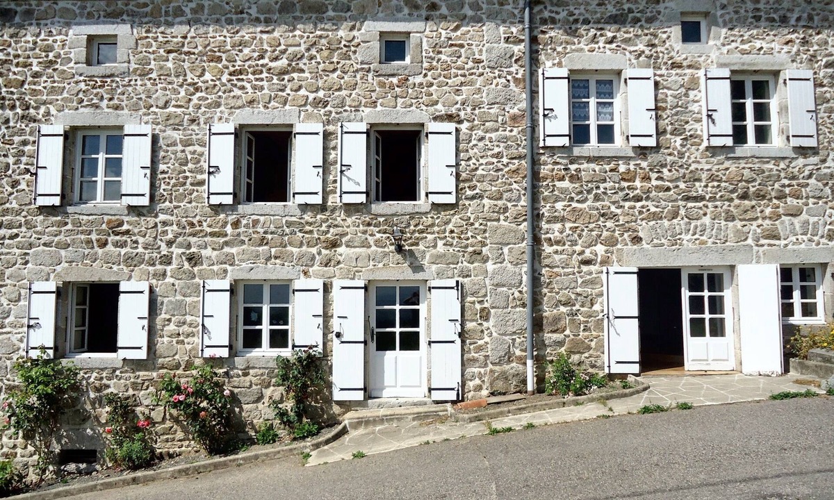 Celles-sur-Durolle House | Homerez - Spacious House in Palladuc, Mountain View
