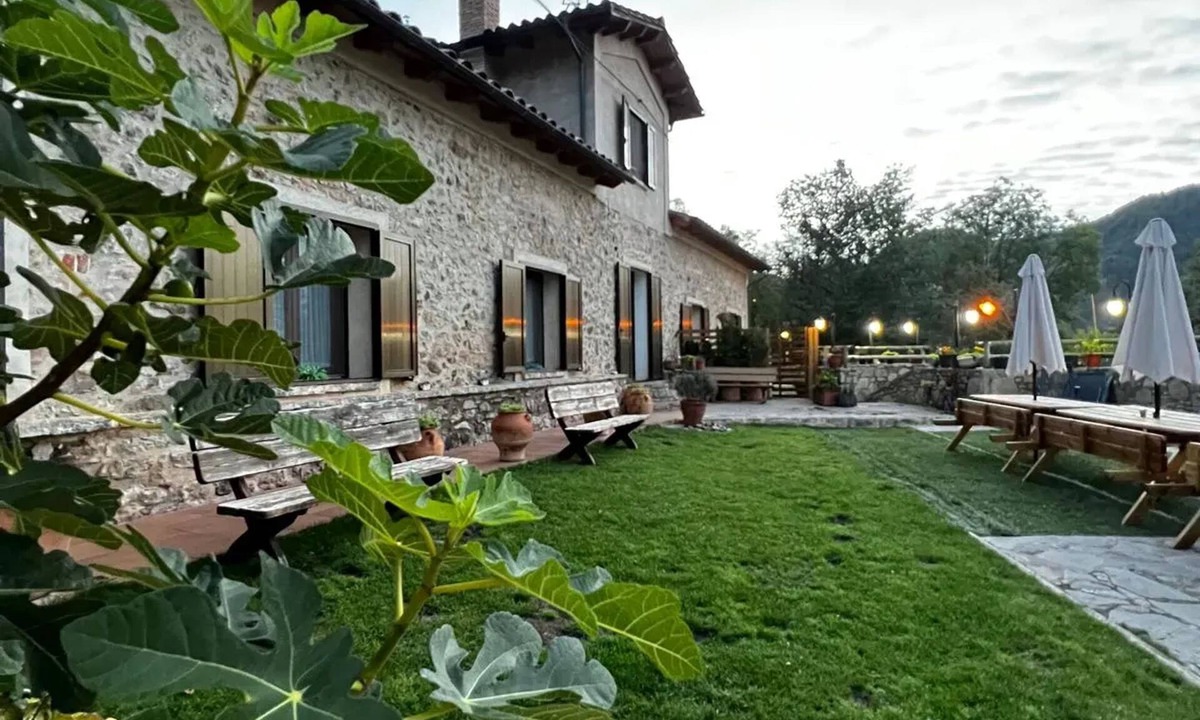 Ogassa House | Homerez - Spacious House in Ogassa with Terrace and BBQ