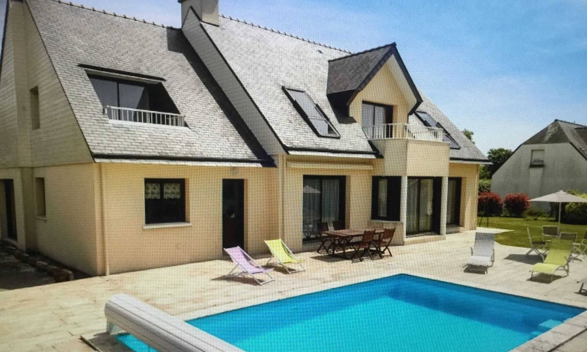 Concarneau Villa | Homerez - Spacious Villa in Concarneau with Private Pool