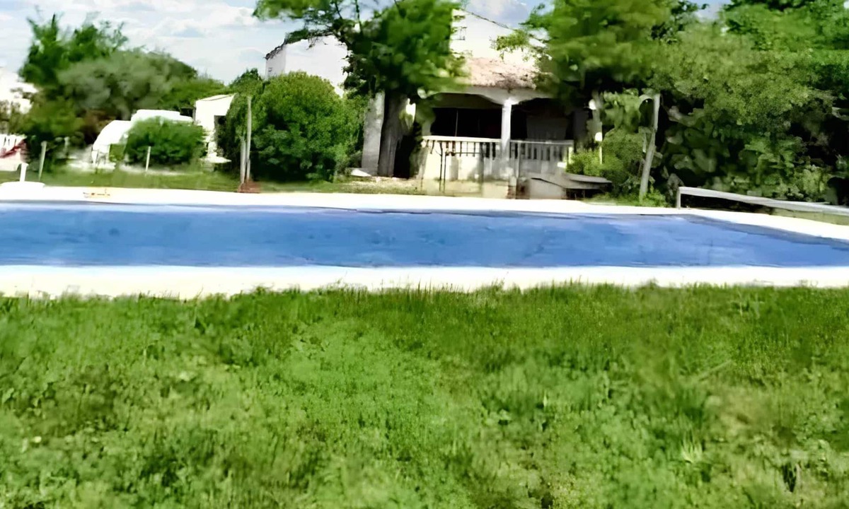 Aimargues Villa | Homerez - Spacious Villa in Aimargues with Private Pool