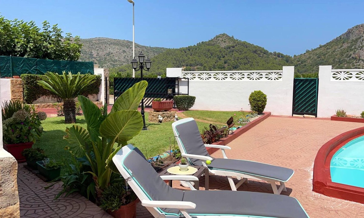 Gandia Villa | Homerez - Spacious villa 10 km away from the beach for 6 ppl. with swimming-pool