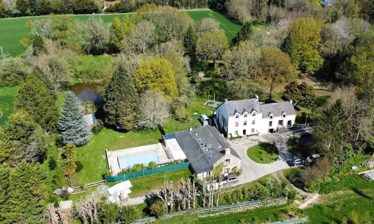 Beganne Villa | Homerez - Spacious Villa with Private Pool in Béganne