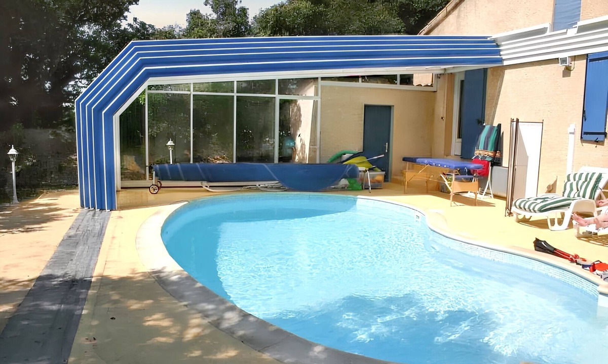 Bouchet Villa | Homerez - Spacious Villa with Pool in Bouchet