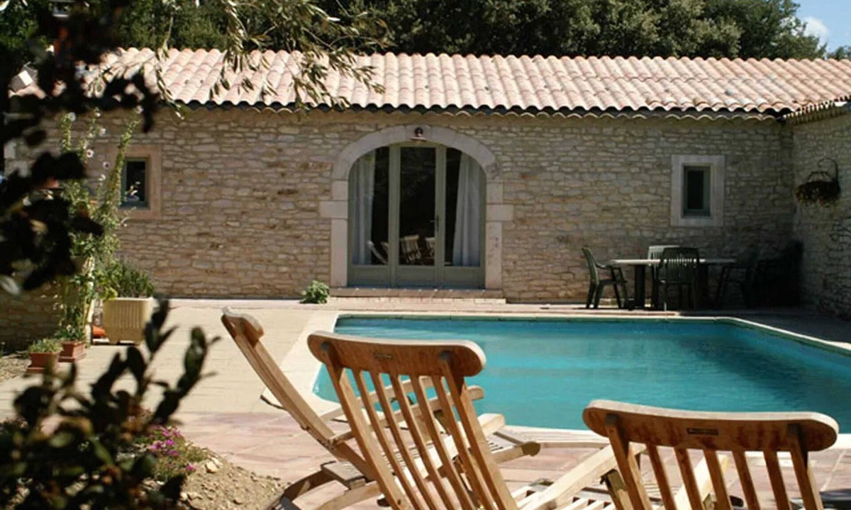 Chamaret Villa | Homerez - Spacious Villa in Chamaret with Private Pool