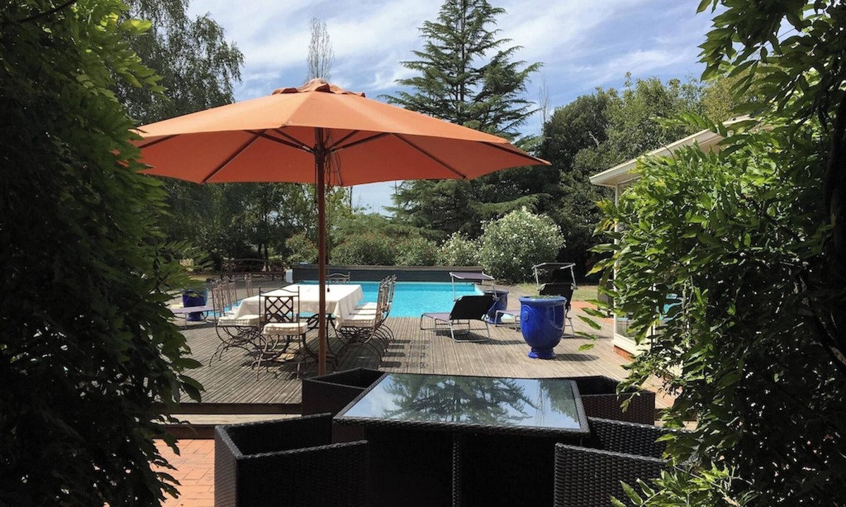 Nalliers Villa | Homerez - Spacious Villa in Nalliers with Private Pool