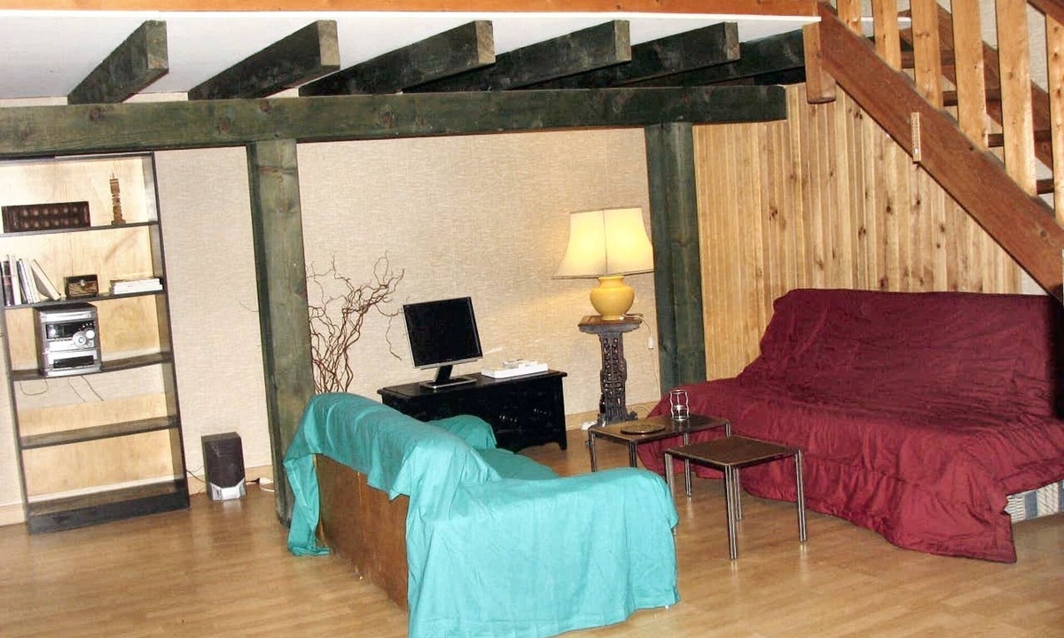 Beaumont-du-Perigord Apartment | Homerez - Studio in Beaumont-du-Périgord