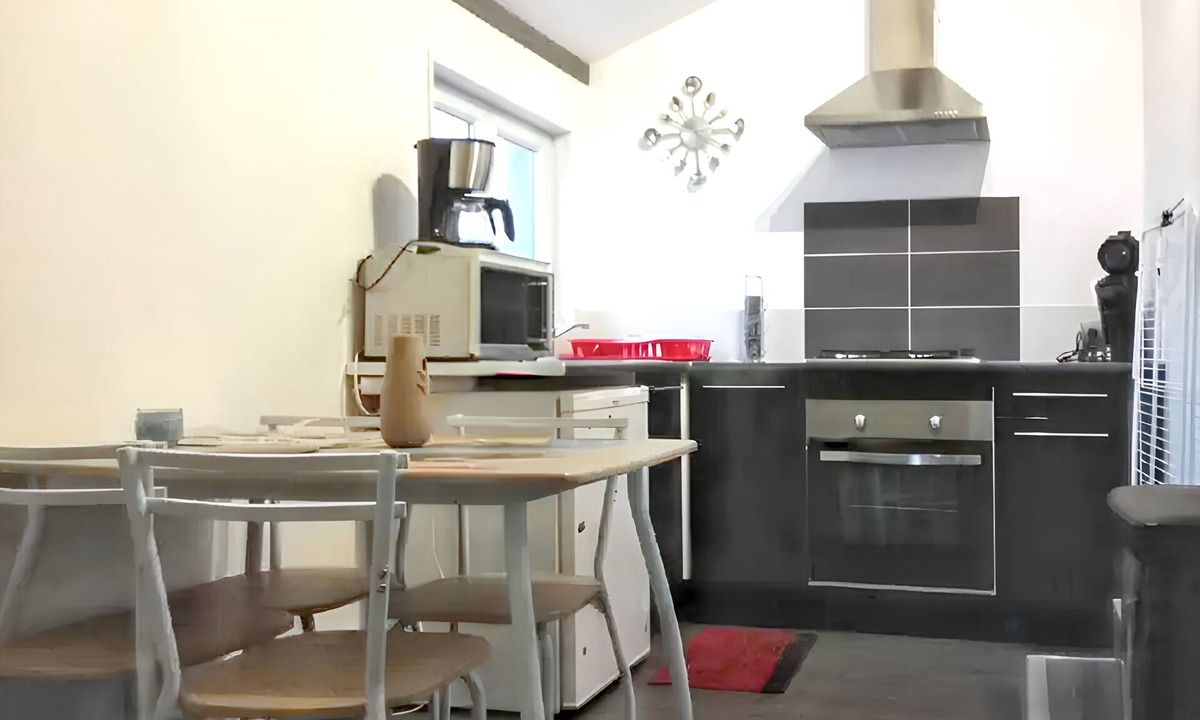 Vierville-sur-Mer Apartment | Homerez - Studio in Vierville-sur-Mer