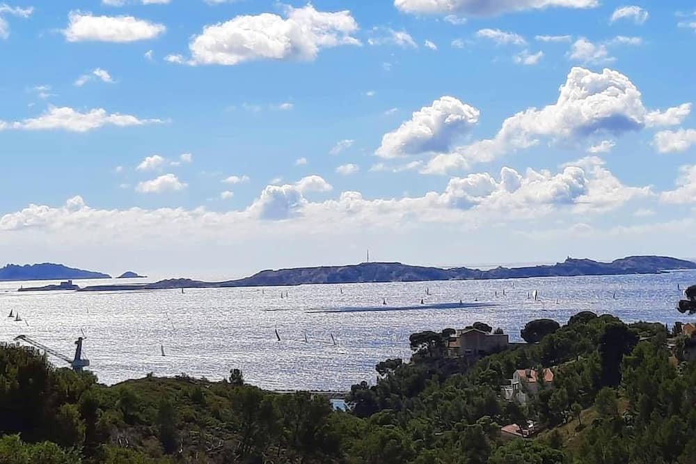 L'Estaque Apartment | Homerez - Studio 5 km away from the beach for 2 ppl. with sea view at Marseille