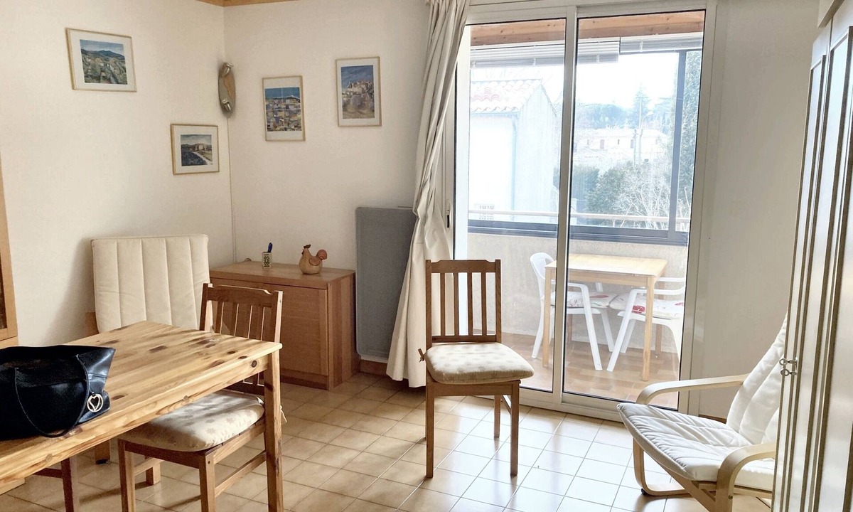 Greoux-les-Bains Apartment | Homerez - Studio in Gréoux-les-Bains