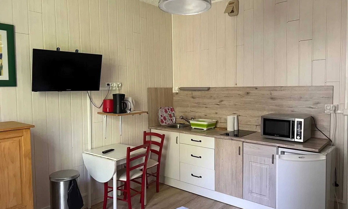 Neris-les-Bains Apartment | Homerez - Studio in Néris-les-Bains