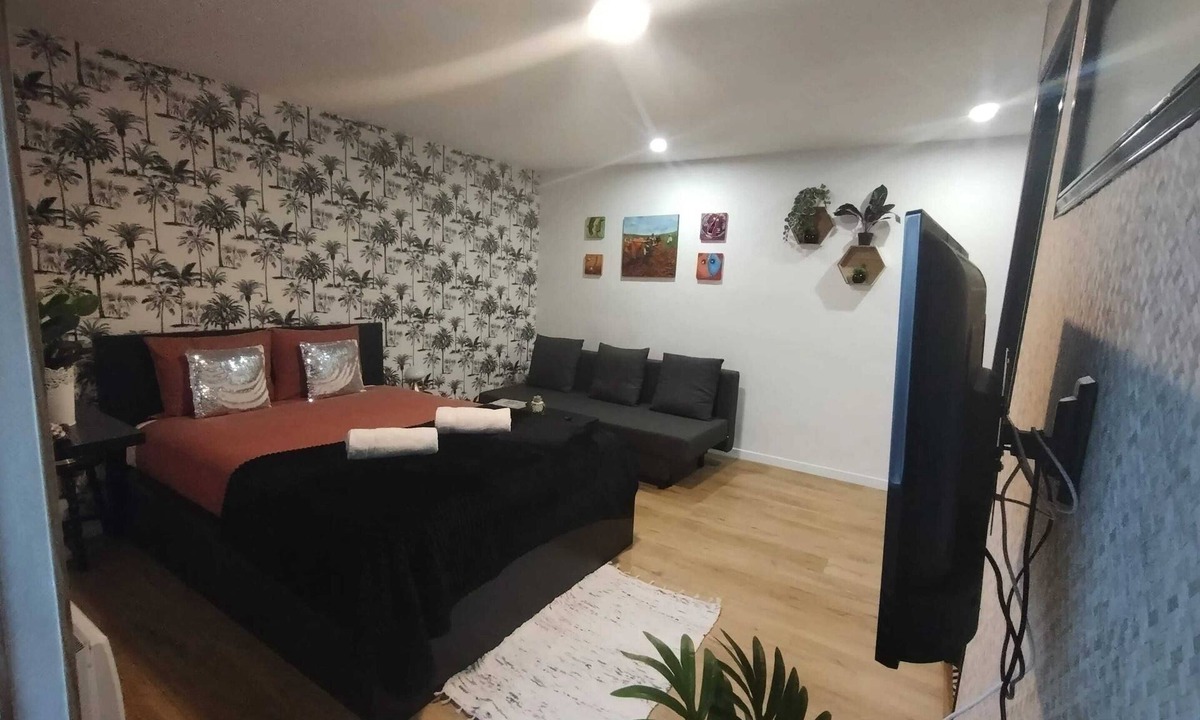 Noyers-sur-Cher Apartment | Homerez - Studio in Noyers-sur-Cher