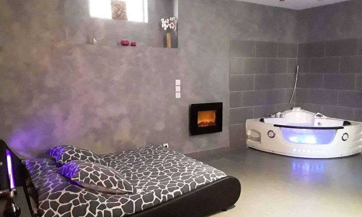 Baixas Apartment | Homerez - Studio in Baixas with Jacuzzi