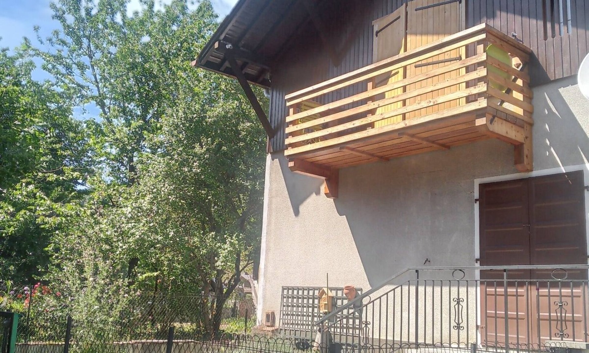 Taninges Apartment | Homerez - Studio Taninges, garden