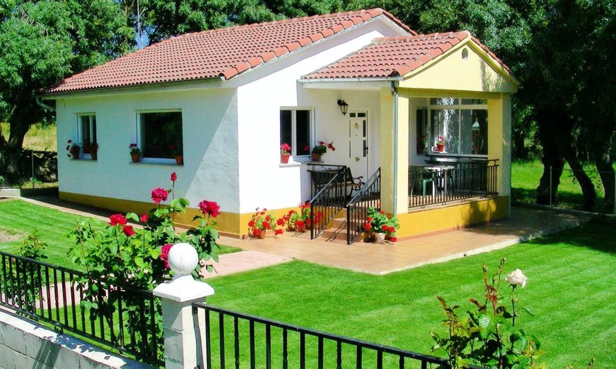 La Calzada de Bejar Villa | Homerez - Villa for 4 ppl. with swimming-pool and terrace at La Calzada de Béjar