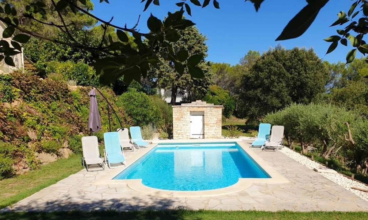 Saint-Nazaire Villa | Homerez - Villa for 8 ppl. with swimming-pool and garden at Saint-Nazaire