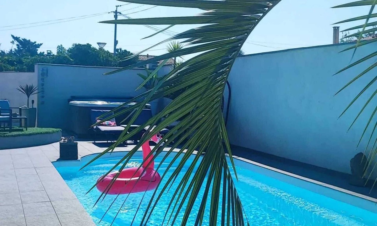Chateauneuf-les-Martigues Villa | Homerez - Villa in Châteauneuf-les-Martigues