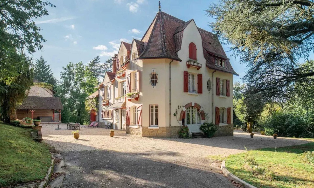 Saint-Gence Villa | Homerez - Villa in Saint-Gence