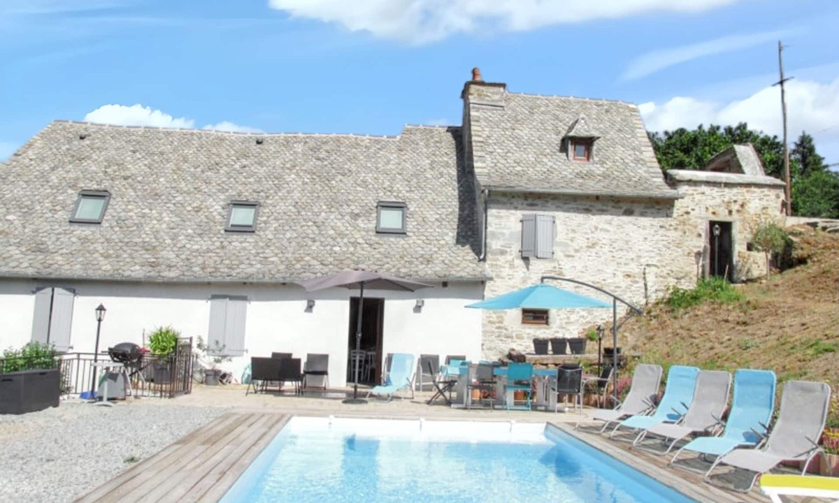 Vieillevie Villa | Homerez - Villa in Vieillevie + private pool
