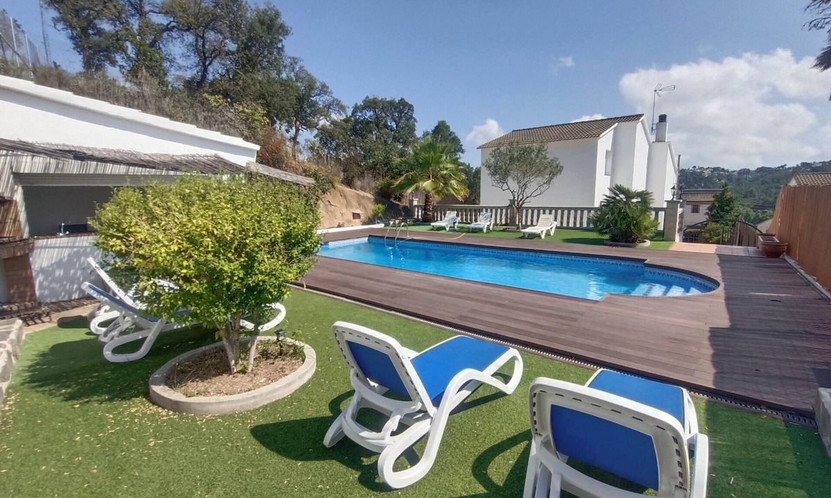 Vidreres Villa | Homerez - Villa Vidreres with Pool