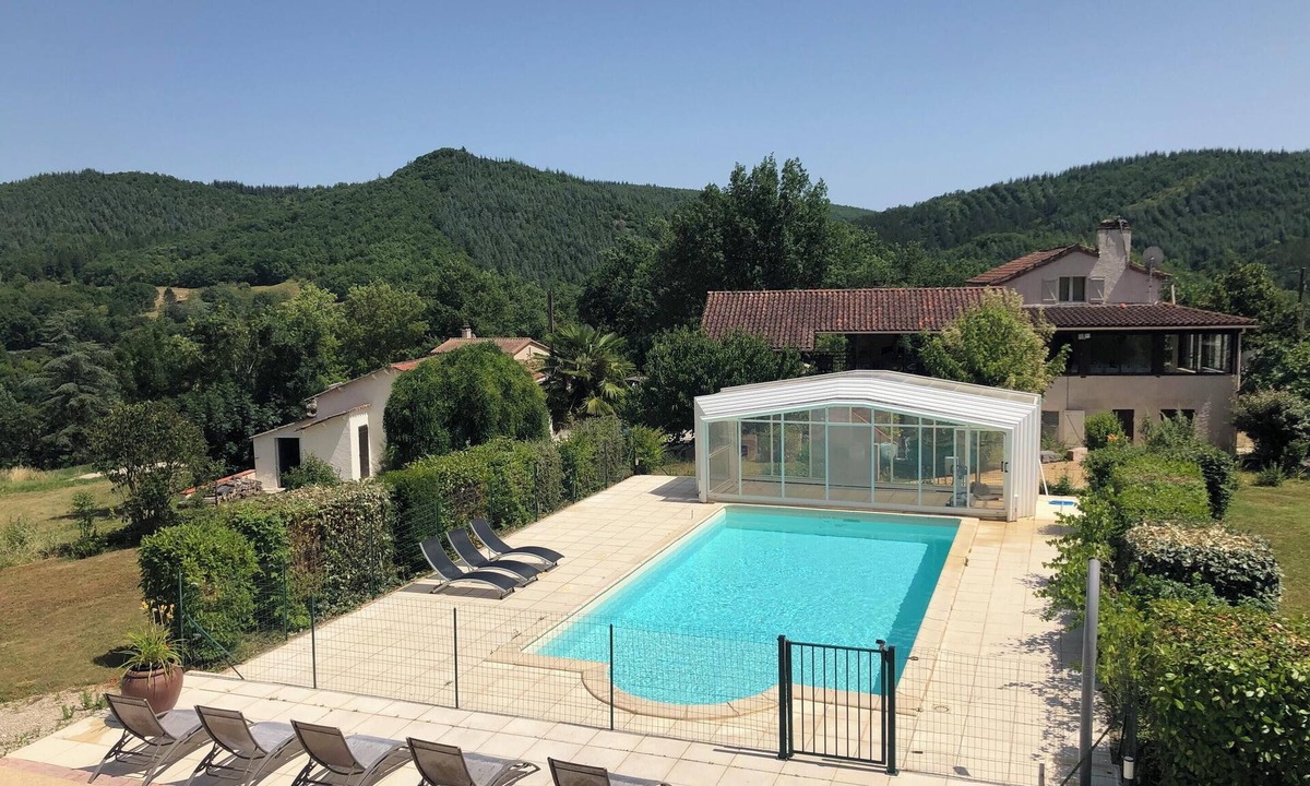 Saint-Gery House | Homerez - Welcoming house in Saint-Géry with shared pool