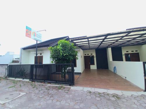 Sinduharjo House | Homestay Syariah Jakal By Simply Homy
