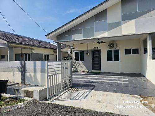 Manjung House | Homestay ZAF sitiawan