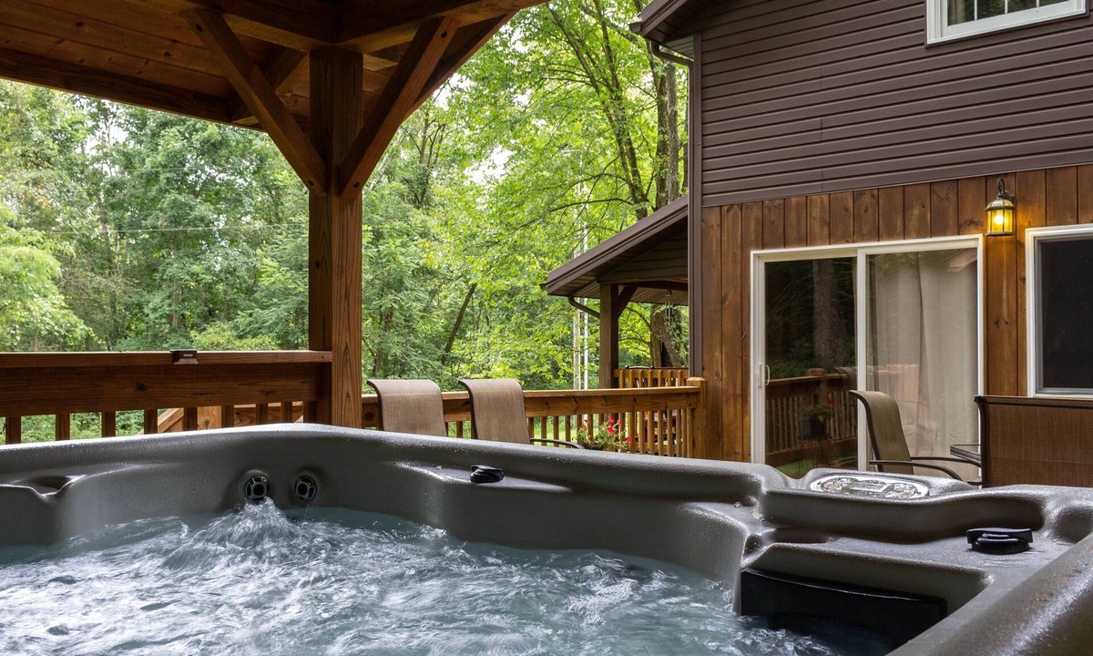 Logan Cabin | Homestead Cottage with hot tub and trails