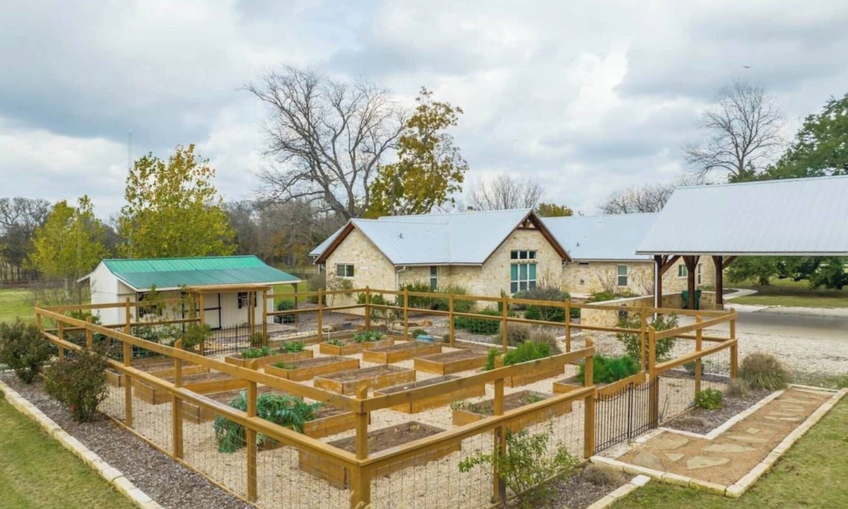 Waco House | Homestead Private Retreat